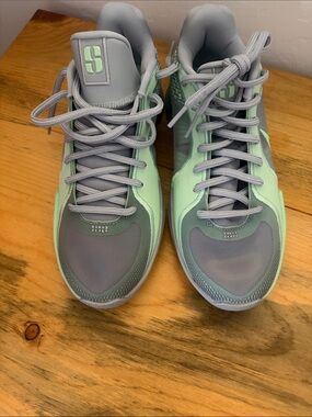 Nike Women's Athletic Sneakers Mint and Gray